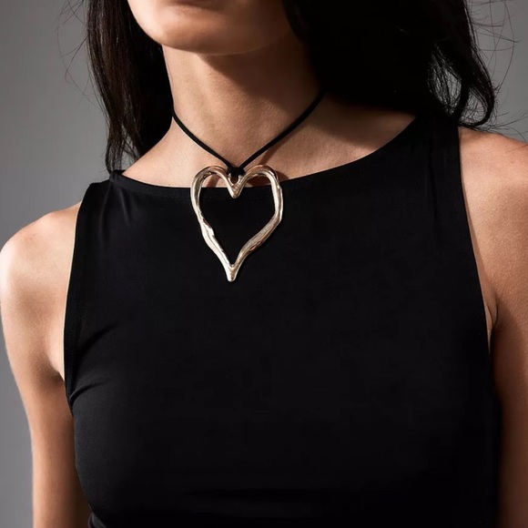 Urban Outfitters Jewelry - NWT Urban Outfitters Silence + Noise Gold Distorted Heart Choker Necklace